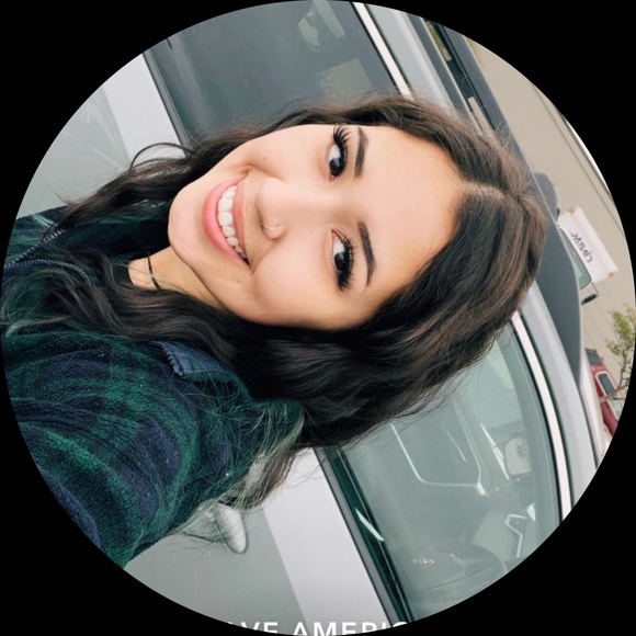 Profile Picture of Rachel Bearshield (@rbearshield) on Poshmark