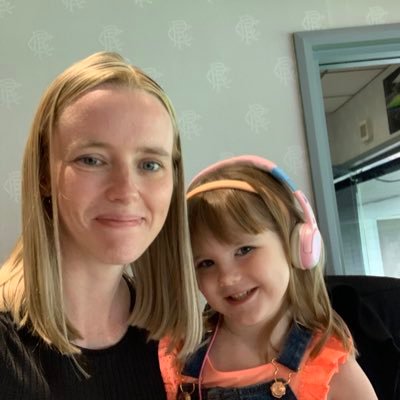 Profile Picture of Laura Armstrong (@LauraA1982) on Twitter
