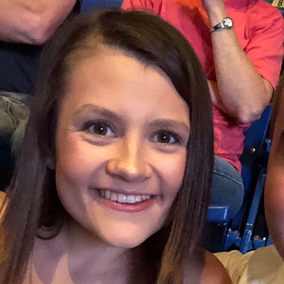 Taylor Brovold - Poshmark Profile Picture of Taylor Brovold (@taylor_brovold) on Poshmark