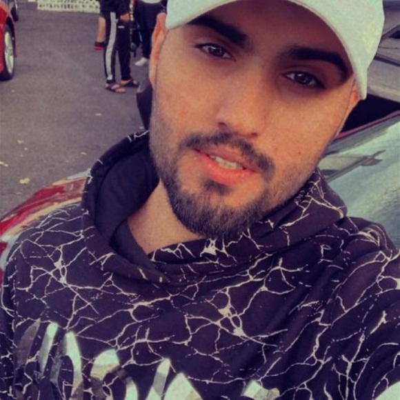 Profile Picture of Ahmed Murad (@ahmurrad) on Poshmark