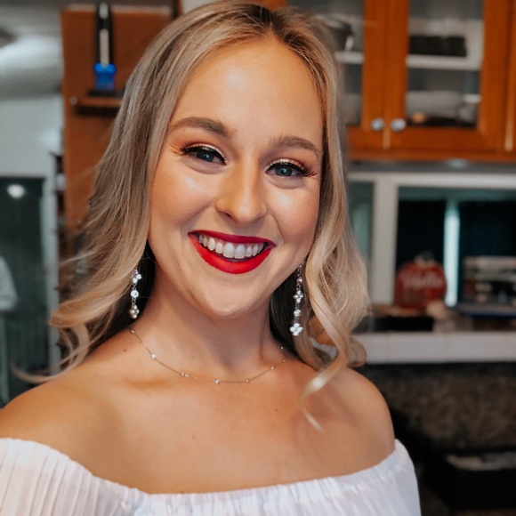 Profile Picture of Sarah’s Rosenmayer (@sarahrosenmayer) on Poshmark