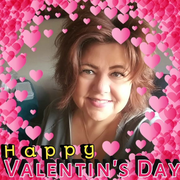 Profile Picture of Dara Fogle (@dranif) on Poshmark