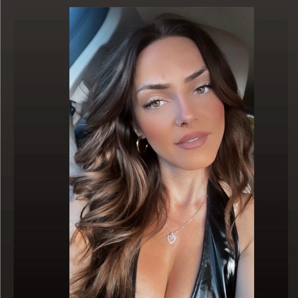 Profile Picture of Elizabeth Zdralo (@mrszdralo) on Poshmark