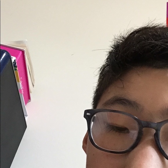 Profile Picture of David Hong (@dhong12217) on Poshmark