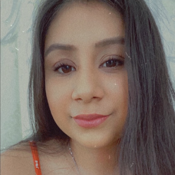 Profile Picture of Clarissa Gonzalez (@clarissa963) on Poshmark
