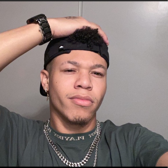 Profile Picture of Kristian Mitchell (@kristianmitc811) on Poshmark