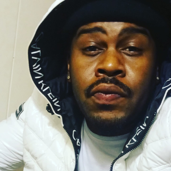 Profile Picture of David Gray (@davidgray849) on Poshmark