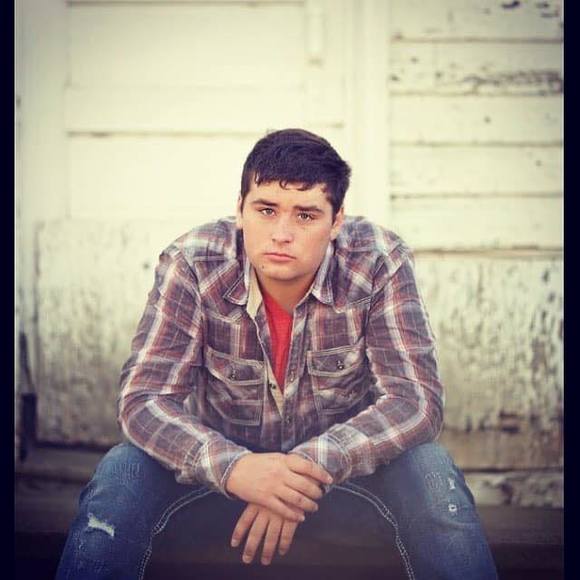 Profile Picture of Dominic Devine (@domdevine2000) on Poshmark
