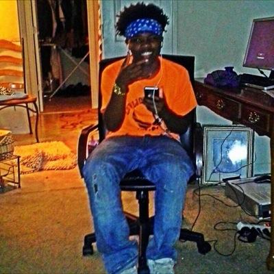 Profile Picture of Foreign (@CrumbleyThomas) on Twitter