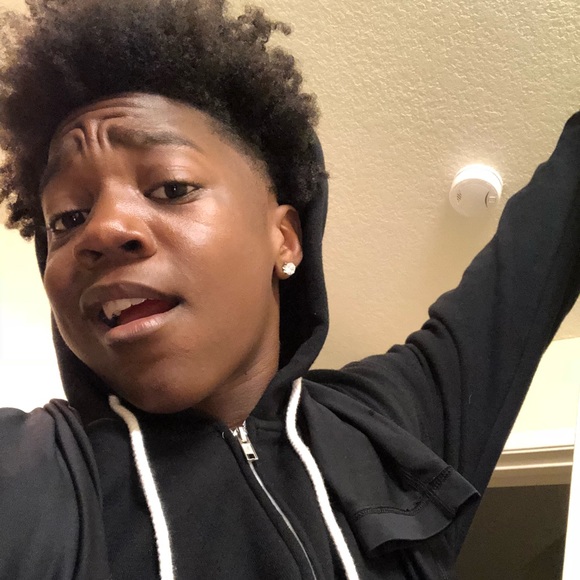 Profile Picture of Donte Henry (@chaseabagb) on Poshmark