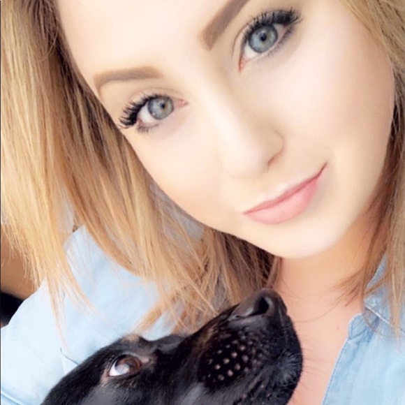 Profile Picture of Morgan Sweede (@molovex3) on Poshmark