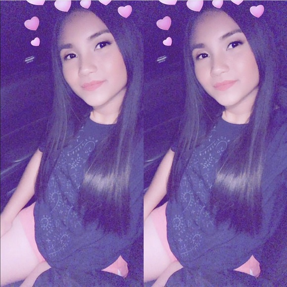 Profile Picture of Alejandra Alvarado (@alejoo19) on Poshmark