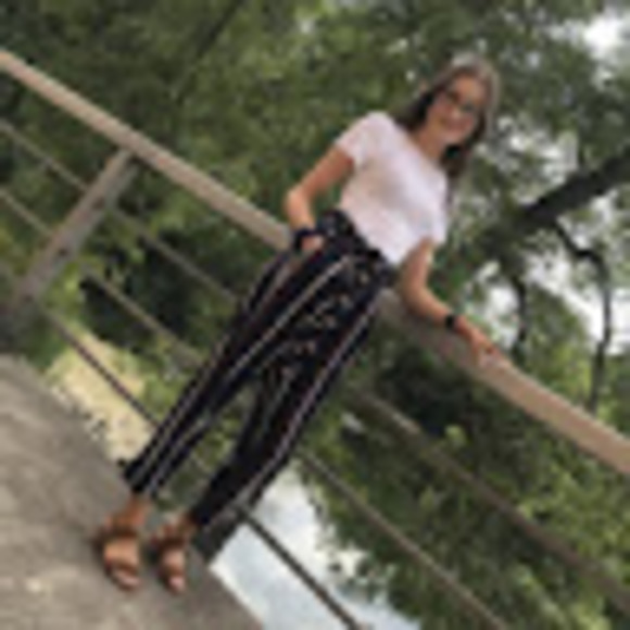 Profile Picture of Adriana Maciel (@maciela543) on Poshmark