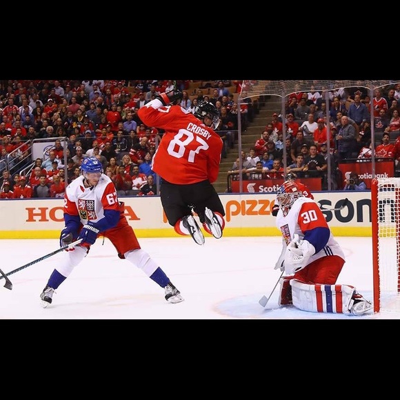 Profile Picture of Dana Riback (@danariback_) on Poshmark