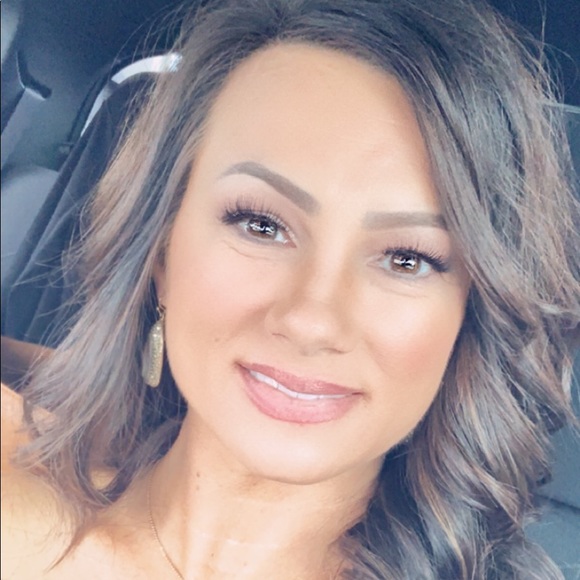 Profile Picture of Amanda Hustad (@walkerhustad) on Poshmark