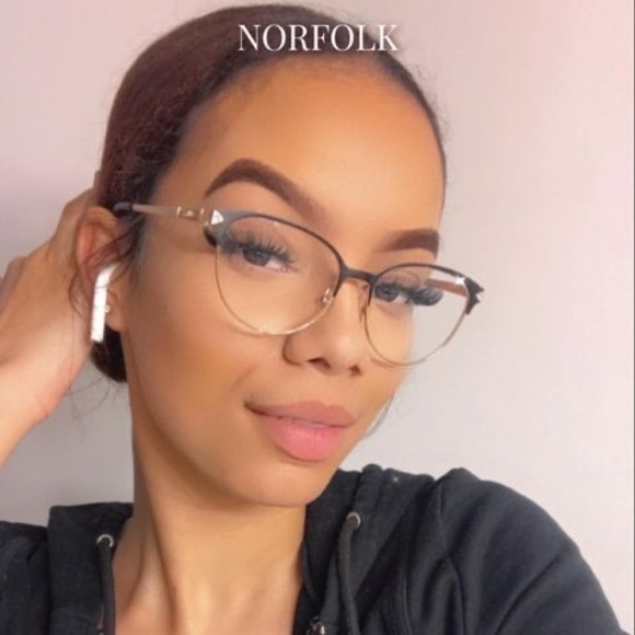 Profile Picture of Alyssa Redden (@alyssaredden160) on Poshmark