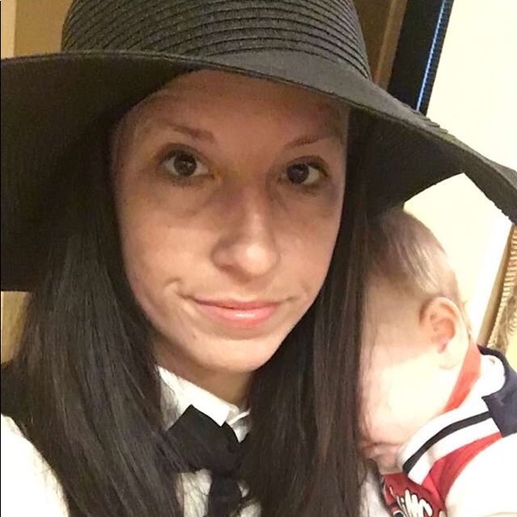 Profile Picture of Heather Scruggs (@heatherbscruggs) on Poshmark
