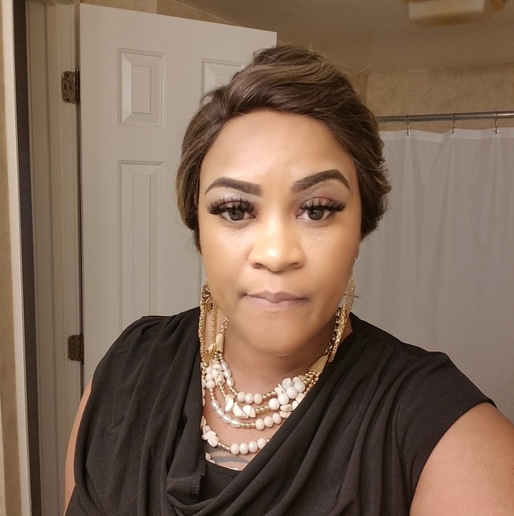 Simone Green - Poshmark Profile Picture of Simone Green (@megangreen120) on Poshmark