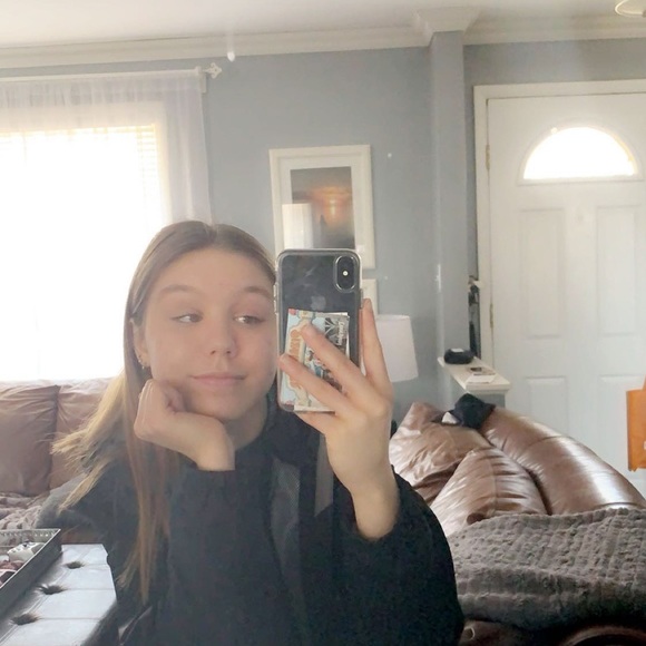 Profile Picture of Katie Feschuk (@katiefeschukk) on Poshmark