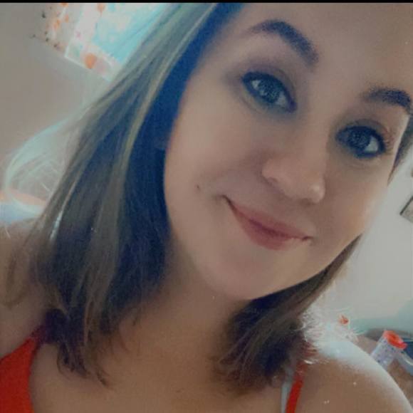 Profile Picture of Amanda Maze (@a_maze1105) on Poshmark