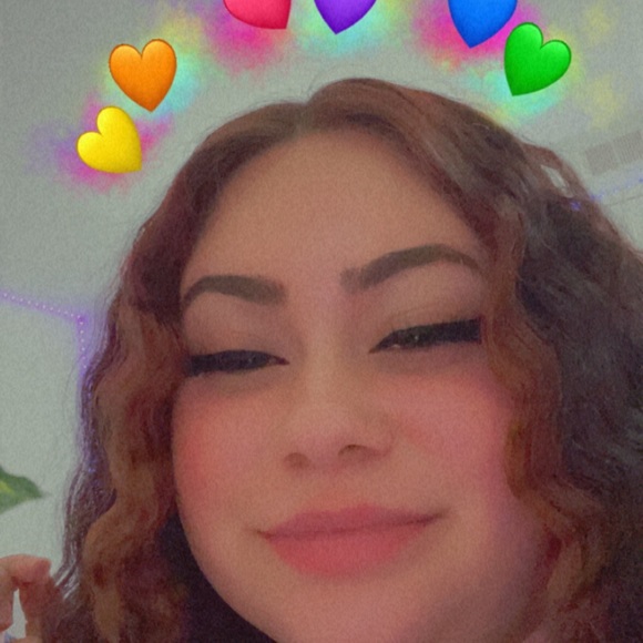 Profile Picture of Katelynn Ahnert (@lasantaaaaaa) on Poshmark