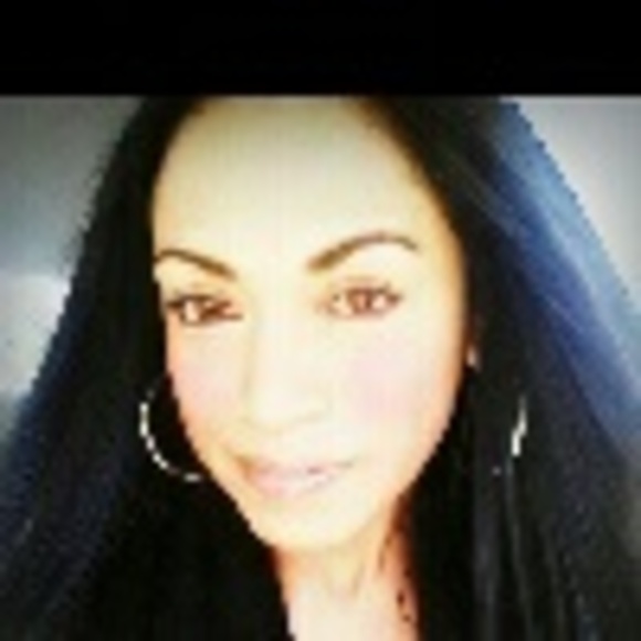 Profile Picture of Pua Biho (@tanyapb) on Poshmark