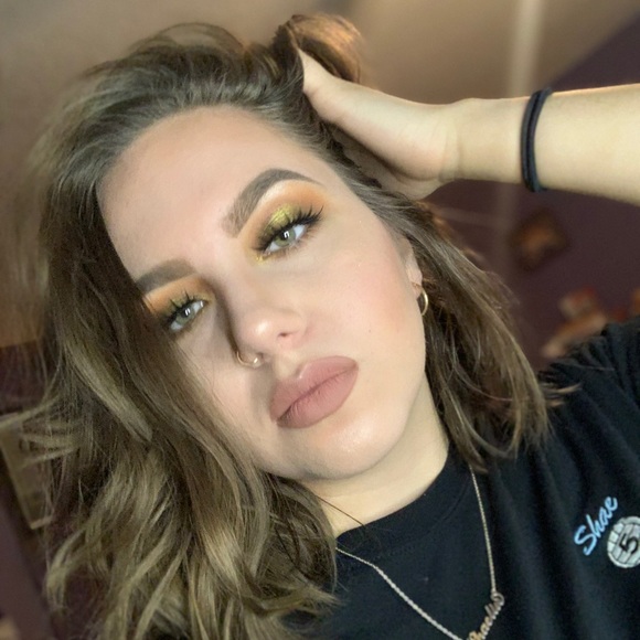 Profile Picture of Shae lin De la rosa (@shaaelinn) on Poshmark