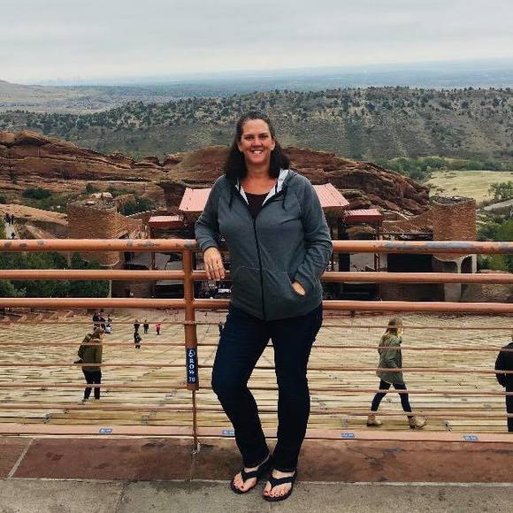 Profile Picture of Beth Niedzwiecki (@bethniedz) on Poshmark