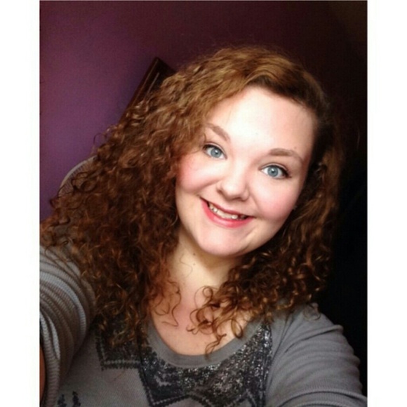 Profile Picture of Katie Stockton (@katie_stockton4) on Poshmark