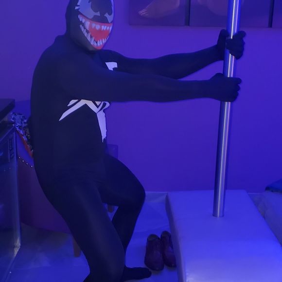 Profile Picture of Chung Huang (@cookingwchung) on Poshmark