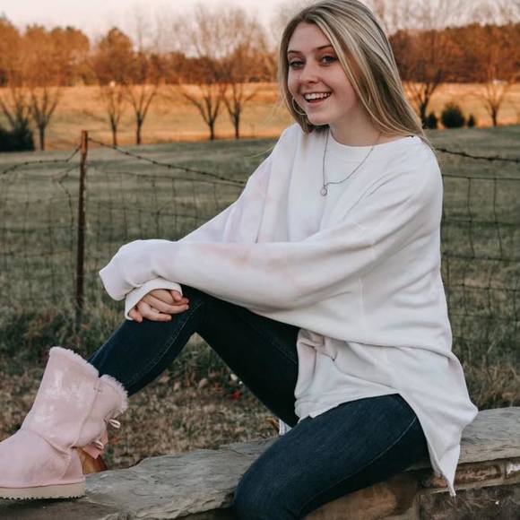 Profile Picture of Abbie Pleasant (@abbiepleasant) on Poshmark