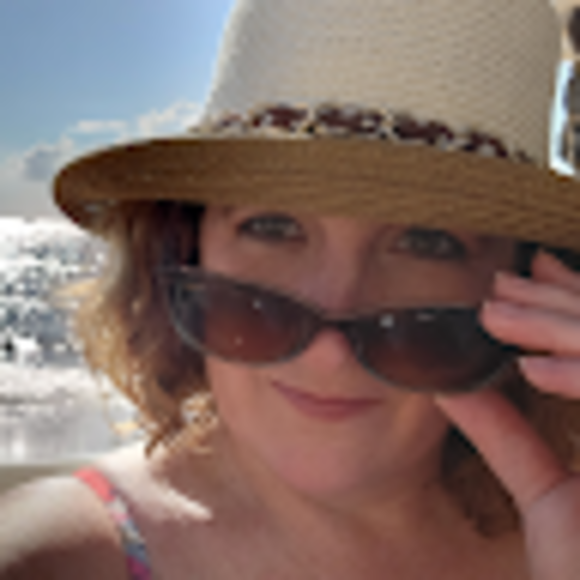 Profile Picture of Tara Paul (@gingeyvision) on Poshmark