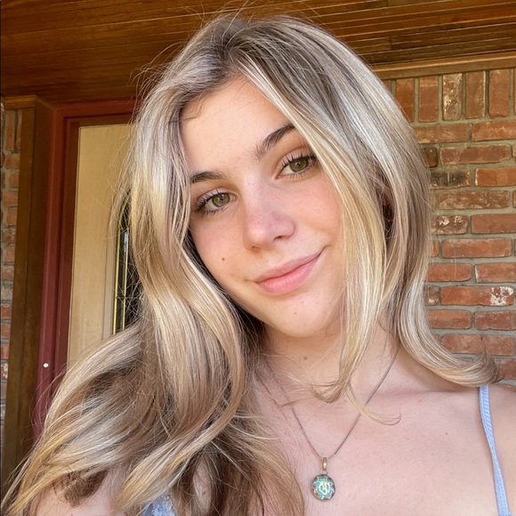 Profile Picture of Amelia Ribnicky (@amelia_ribnicky) on Poshmark