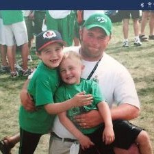 Profile Picture of Geoff Gross (@12squared144) on Twitter