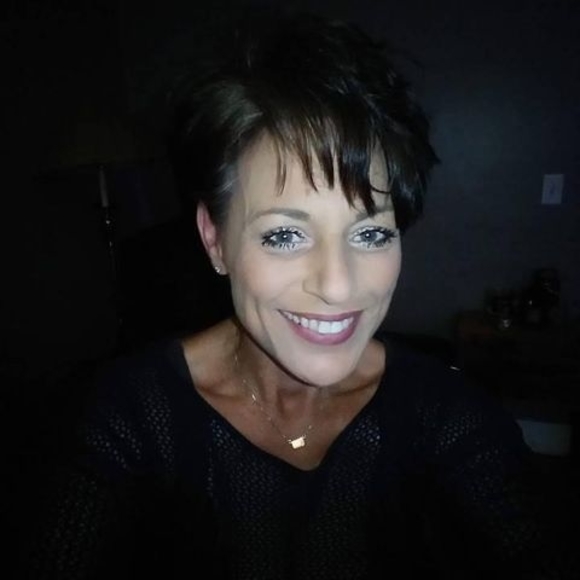 Profile Picture of Danielle Demaree (@danielledemaree) on Poshmark