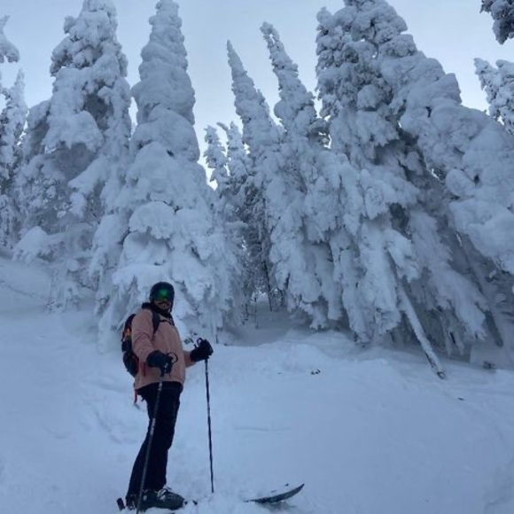 Profile Picture of Zach Schleier (@zachschleier) on Poshmark