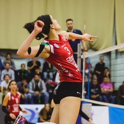 Profile Picture of Kate Yeazel (@katetheyeazel) on Twitter