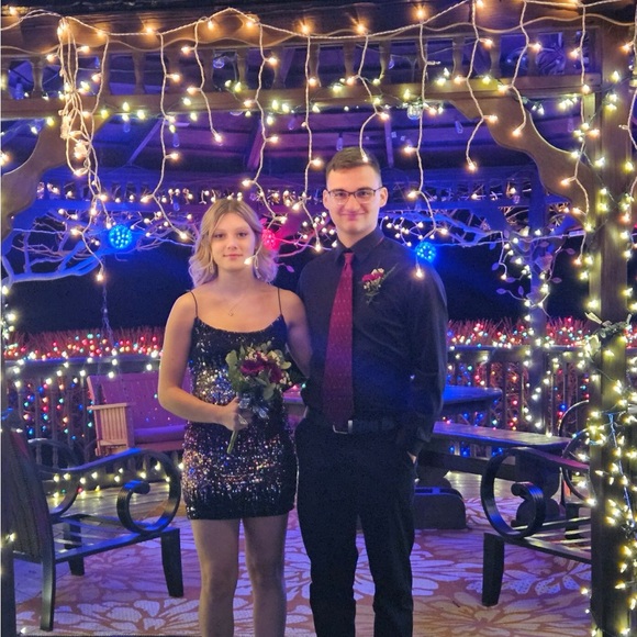 Profile Picture of Lauren Mostoller (@laurenmostoller) on Poshmark