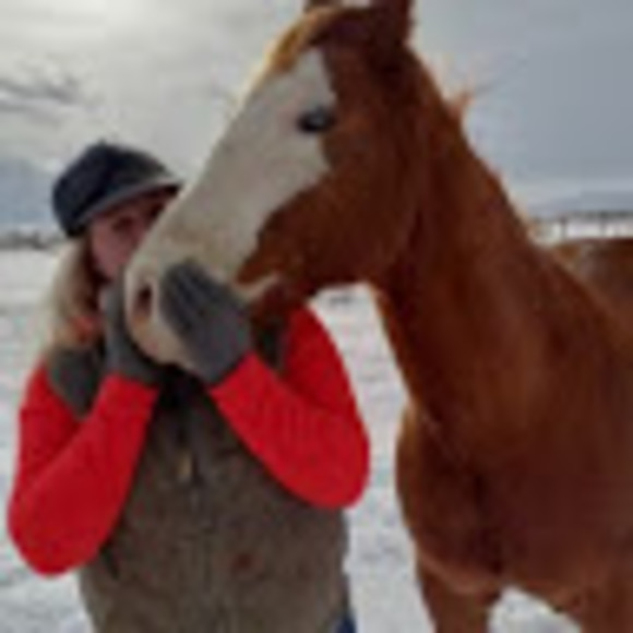 Profile Picture of Emily Hubanks (@emilyhubanks) on Poshmark