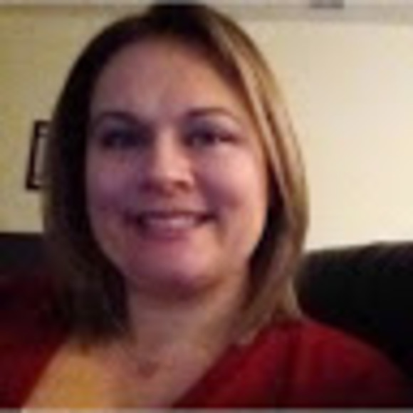 Profile Picture of Stephanie Fitzpatrick (@stephaniefit962) on Poshmark