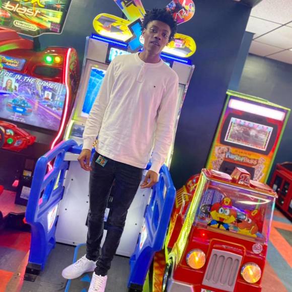 Profile Picture of Tredarrius Swinton (@kodenamemac) on Poshmark