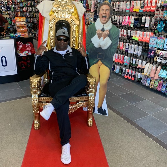 Profile Picture of Kerwin Kerwin (@nunu1973) on Poshmark