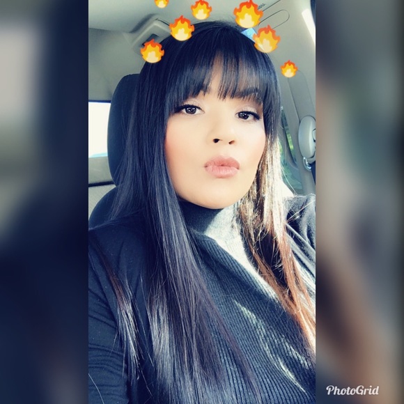 Profile Picture of Angelica Barajas (@angelica429) on Poshmark