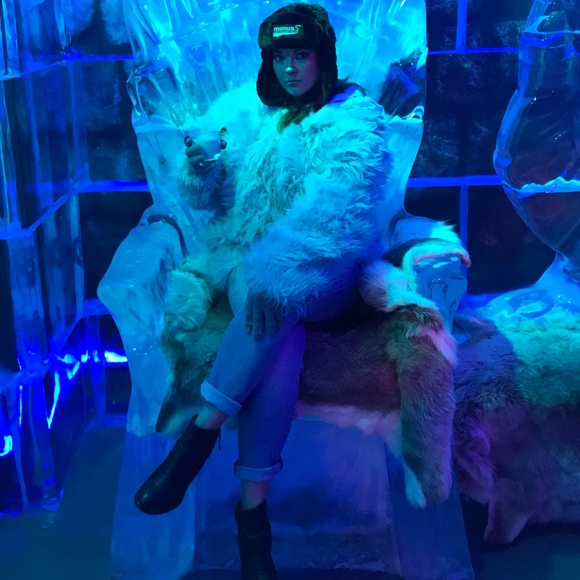 Profile Picture of Coree Perez (@coreelykins) on Poshmark