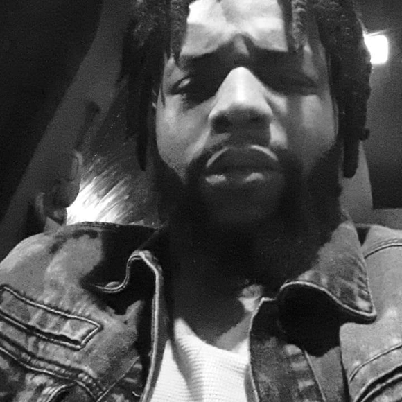 Profile Picture of Damien Howard (@damehoward23) on Poshmark