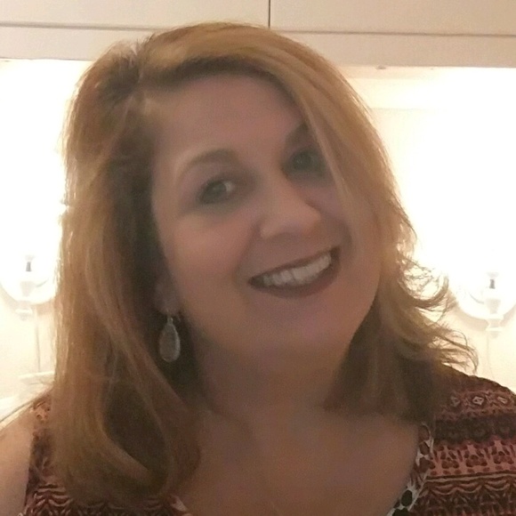 Profile Picture of Sherry Sechrest (@sherrysec) on Poshmark
