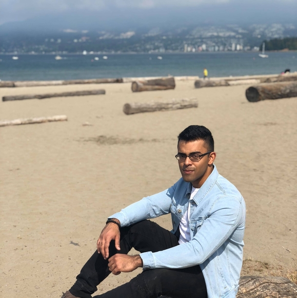 Profile Picture of Alvin Mathew (@alvin_sunny) on Poshmark