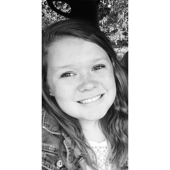 Meaghan Kelly - Poshmark Profile Picture of Meaghan Kelly (@megsbkelly) on Poshmark