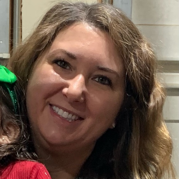 Profile Picture of Kaylee Destito (@kayleedestito) on Poshmark