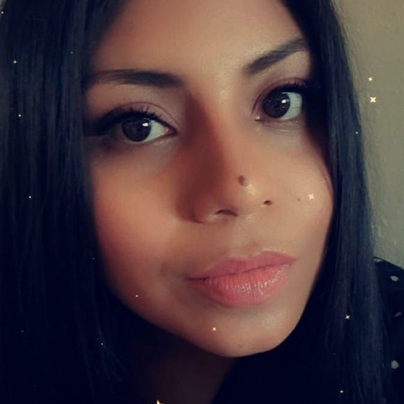 Profile Picture of Donna Moreno (@donna_moli) on Poshmark